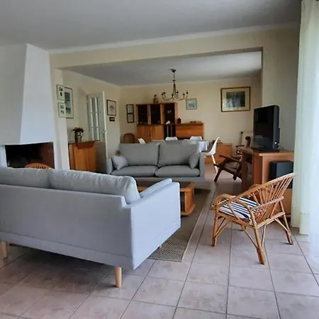 Sumptuous Holiday House Near The Beaches